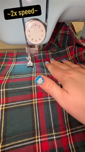 Now that it’s been gifted, here’s a snippet of the first big sewing project I’ve done is this Christmas patterned table runner for a family member 💚❤️ | DQDesigns