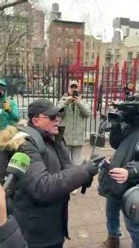 ¡No uses la bandera de Venezuela! Manifestante encara a quienes defienden a Maduro en Nueva York