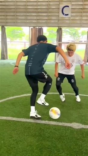 football skills tutorial #football #footballskills #shorts #viral 🔥⚽