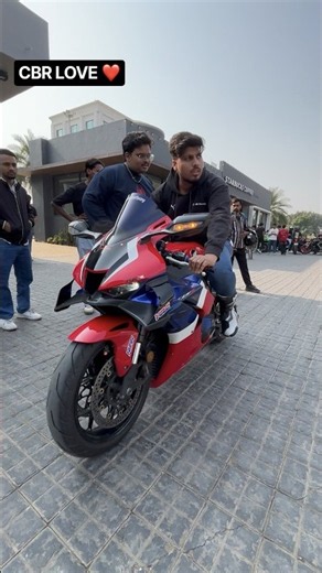 Honda CBR 1000RRR #superbike top #popular #bikelover #trending #viral #shorts #automobile #bikelife