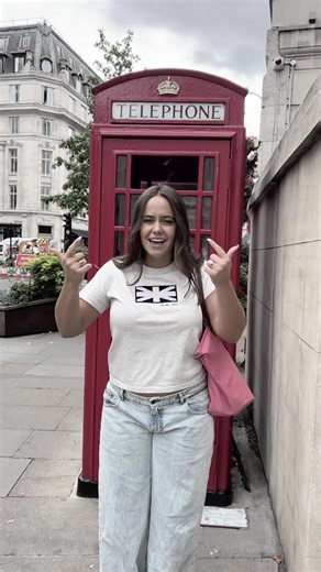 Taylor Swift Spencer Barbosa Trend in London - Swiftie Outfit Idea