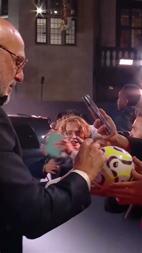 La LLEGADA TRIUNFAL de LUIS DE LA FUENTE a la GALA DEL BALÓN DE ORO