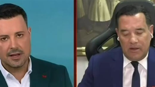 Σε «τραγική κατάσταση» ο Άδωνις!!! Σε πραγματικά δύσκολη θέση περιήλθε ο Υπουργός Υγείας Αδωνις Γεωργιάδης, όταν ο ίδιος έλεγε από τον αέρα της εκπομπής του Πέτρου @KousoulosPetros, ότι από τη διακομιδή της άτυχης Μυρτώς στο νοσοκομείο, μέσα σε 7 λεπτά είχε διασωληνωθεί, (περίπου στις 4:47πμ).Ο δημοσιογράφος, με ψυχρό αίμα κ πιστός στο καθήκον, παρουσίασε έγγραφο από τη δικογραφία, όπου με κατάθεση της η αναισθησιολόγος, ΑΔΕΙΑΖΕΙ το αφήγημα των τελευταίων ημερών κ ανοίγει δυστυχώς για την άτυχη 