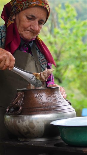 Flavorful Campfire Stew: Slow-Simmered Meat and Veggies