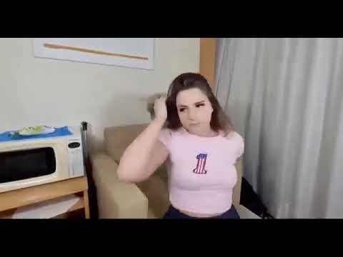 Brazilian girl farting while clean the house 😂 Girls Farting Fun Videos 2