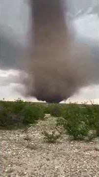 El impactante paso de un tornado pone en emergencia a Coahuila