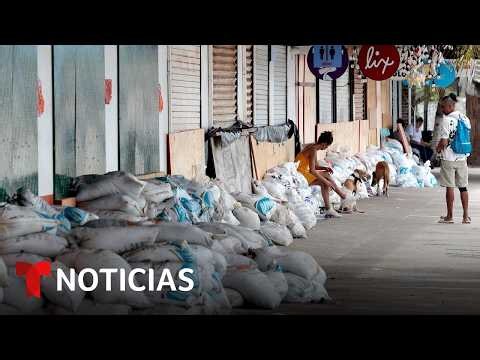 "Se inundó toda la casa": una habitante relata los daños de Simón en Colima | Noticias Telemundo