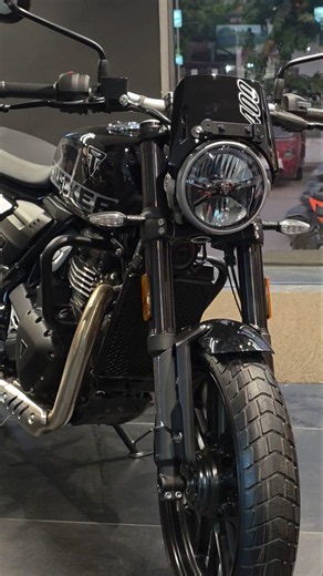 New 2026 Triumph Tracker 400 - Phantom Black