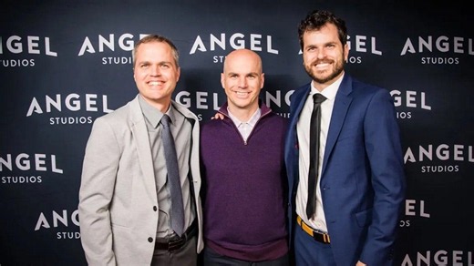 Angel Los estudios marcan una línea roja con « Hollywood » y prohíben las escenas de sexo y las palabrotas en un nuevo y audaz compromiso