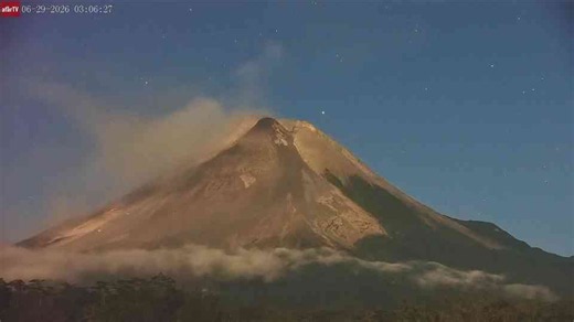 Merapi volcano eruption caught on camera in Java