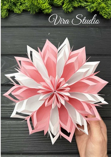 Snowflake Christmas Craft Idea: Easy DIY Paper Snowflakes