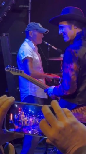 Power goes out… nobody stops. Bruce on drums. ⸻ #BruceSpringsteen #StonePony #AsburyPark #LiveMusic