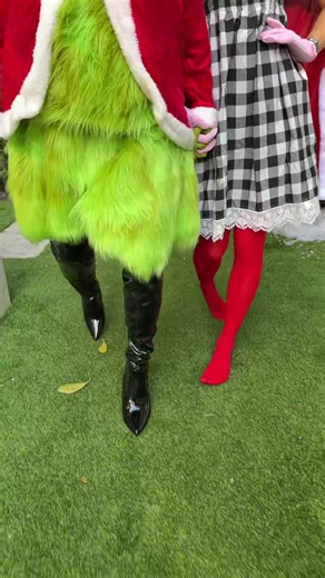 Heading to whoville @julia❣️ | Julia