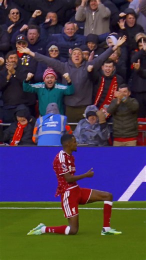 From goalkeeper to goal in rapid time ⚡️⚡@LFC https://t.co/xAgynwRmBq