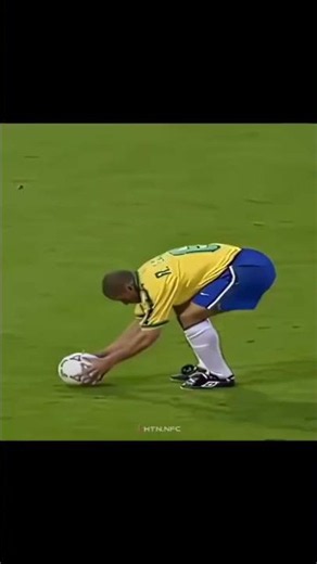 Roberto Carlos: The shot that defied the laws of football! 🚀⚽ | Roberto Carlos
