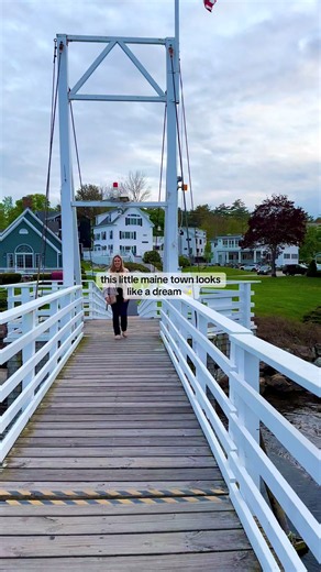 You NEED to add this charming coastal town to your Maine bucket list. 😍⚓️🌊 Ogunquit is one of those places that feels almost too pretty to be real! Between the rocky coastline, the ocean views along Marginal Way, the charm of Perkins Cove, and the adorable downtown, there’s something beautiful around every corner. 🤍🍂✨ If you’re planning a New England getaway, add this little coastal gem to your list! 🍁🤍 📍 Tap the location tag to explore & book day trips along Maine’s beautiful southern co