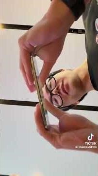 plainrock124 ahh bending iPhone air inside apple store 🍎🍏