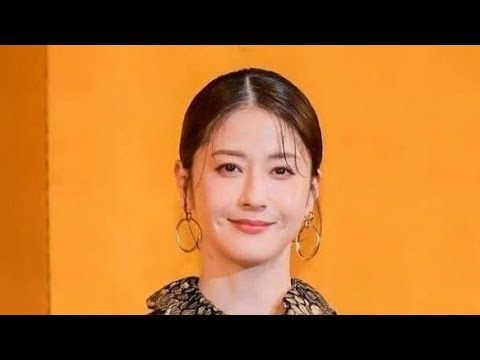松本若菜、キャップ姿で満面の笑顔！黒Tシャツのカジュアルコーデに「かわいすぎる」と絶賛の声✨