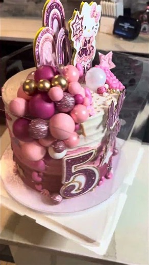 Hello Kitty Cake