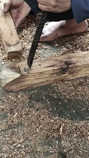 Carving each grain of wood to create simple, useful items for the family #asmr #garden #farming101