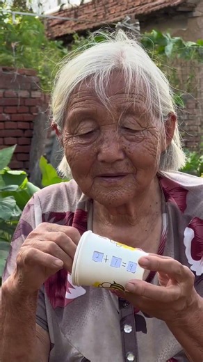 Grandma's calculator, it calculates very accurately #Grandma #Rural Life