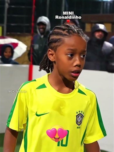 MINI RONALDINHO 😍⚽