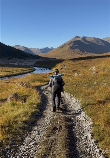 Hiking and camping in the Scottish Highlands along the Affric Kintail Way - Day 3 🏴󠁧󠁢󠁳󠁣󠁴󠁿 Last night the temperature dropped in to the minuses and a good frost hit, including freezing my shoes 😂 The scenery on the banks of loch affric were out of this world, we then hiked up above a cloud inversion and over to Scotlands most remote hostel… then on to camban Bothy where the scenery got even better from there on. This trail is supposed to be 44 miles and somehow we tracked 50 in total whic