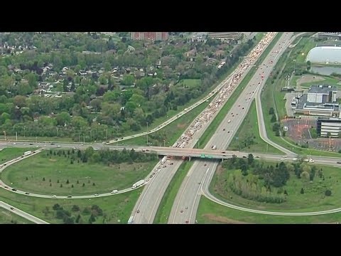 Crash causes NB I-275 to close at 7 Mile
