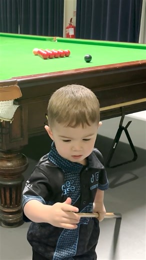 Youngest person to make a snooker double pot: Jude Owens 🇬🇧 at the age of 2 years 261 days. Judey147 also holds the record for the youngest person to make a pool bank shot. “He doesn’t beat me at snooker at the moment,” says Jude's dad Luke, “but I like to think he would in the next few years easily.” | Guinness World Records