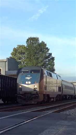 Amtrak 80 arriving at Greensboro #train #amtrak #passenger
