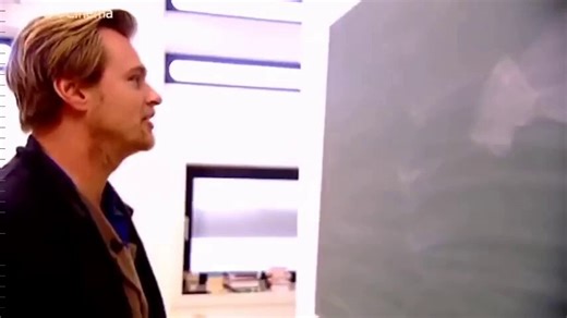 Christopher Nolan explaining the complex story structure for MEMENTO.