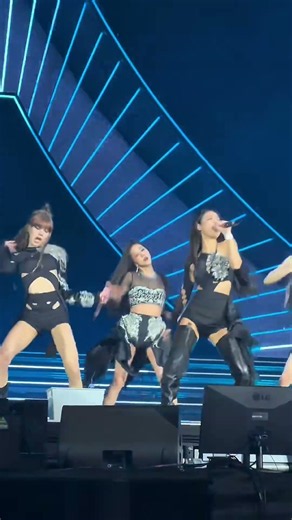 BLACKPINK rocking the "Shut Down" stage at Coachella #blackpink #jennie #jisoo #lisa #rose