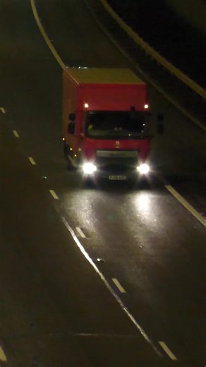 DAF LF - Roy Mail - A1 England #night #truck #spotting