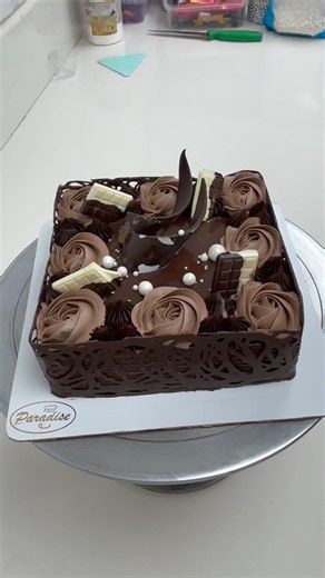 Chocolate square shape cake decorating ideas #sqourecake #trufflecake #cakedissain #birthdaycake
