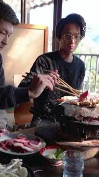 जापान में भालू के मांस की भारी मांग [Bear attacks turn into 'Food Trend']