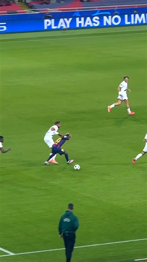 🗣️ Robert Lewandowski on Lamine YamalWhat Lamine Yamal is doing at his age is incredible. He has the talent to achieve something truly special, and I would love to see him win the Ballon d’Or.The future is in his hands! 🇪🇸💎 https://t.co/E25zHC89tv https://t.co/8uCMWVPjSp