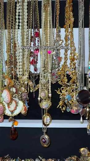 and i’m only halfway done 🫠🎀 should i do a more in depth video once everything is inside? 👀 #jewelry #jewelrygirl #vintagejewelry #jewelrycollection #jewelryjar