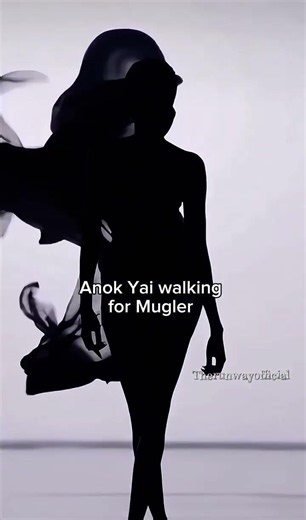 Anok Yai walking for Mugler #anokyai #model #runway #shorts