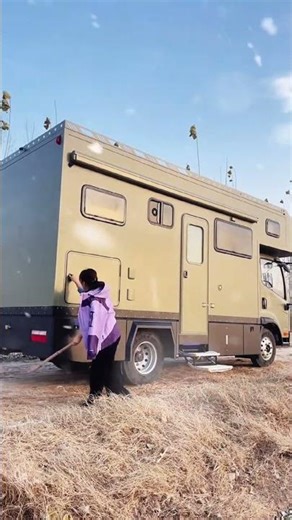 Mobile Fortress in the Wild: A Solo Traveler's Morning Routine