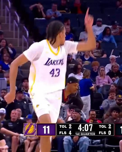 Cameron Carr’s game is so smooth. 😮‍💨(🎥 @JordanRichardSC)