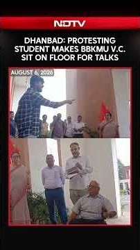 Jharkhand Student Protests | Protesting Student Makes University VC Sit On The Floor For Discussion