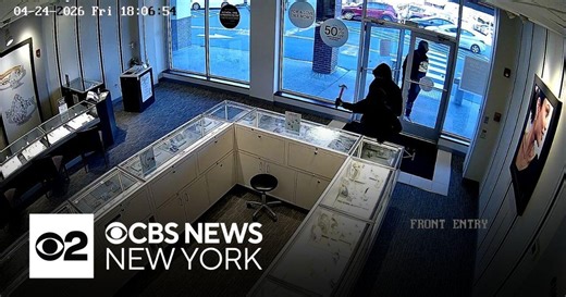 Video shows smash-and-grab robbery at Connecticut jewelry store