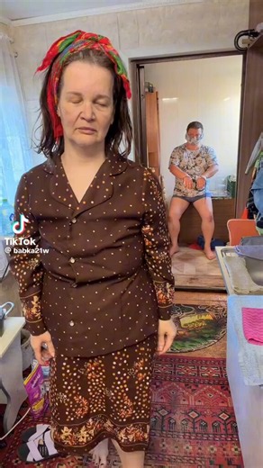I have about 67 questions.I can’t blame anyone but myself…..I own this phone. Don’t forget to check out her feet………she could swoop down and grab lunch out of the lake 😳