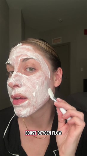 Aging skin doesn’t have to mean dull skin ✨ This oxygen infusion bubble mask boosts circulation, hydrates deeply, smooths fine lines, and leaves your skin firmer, brighter, and refreshed after just one use 💆‍♀️ You can literally feel it working as it bubbles on your skin! Perfect for women 35 dealing with dryness, loss of elasticity, and tired-looking skin. #skincareover35 #antiagingskincare #oxygenfacial #glowingskin #firmingskincare