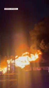 Structure collapses during enormous fire near Glendale