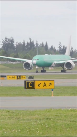 Worlds most efficient and high-tech Aircraft BOeing 777-9 take-off
