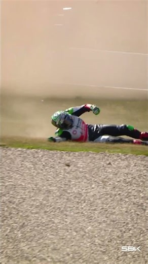 Alex Lowes' ends Race 2 in the gravel 😯 | #2025SeasonReview 🇬🇧