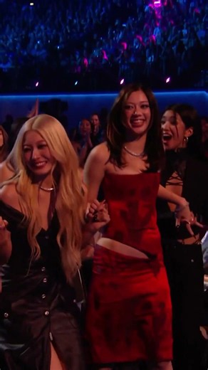 Ok EYEKONS let's hear it for this AMAs win!