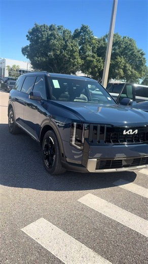 PEACH McINTYRE 🍑 KIA SALESMAN PULLS AROUND A 2027 KIA TELLURIDE 8 SEATER FOR HER TO TEST DRIVE 🚘💨🚘