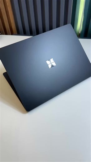 Master on Instagram‎: "عرض خاص 660 الف ‏Microsoft Surface Laptop 4 الأناقة تلتقي بالقوة تشغيل البرامج الهندسية بسلاسة عالية 🖥️ المواصفات التقنية: • المعالج: Intel Core i7 -1185G7 – الجيل الحادي عشر • الذاكرة العشوائية (RAM): 16GB • التخزين: SSD NVMe سريع بسعة 256 GB • الشاشة: 13.5 بوصة PixelSense لمس عالية الدقة دقّة العرض 2256×1504 (2K) • كرت الشاشة: Intel Iris Xe Graphics • البطارية: تدوم ساعات استخدام متواصل • نظام التشغيل: Windows 11 أصلي • الوزن: خفيف جداً لا يتجاوز 1.2 كغم • الخامة: تصميم